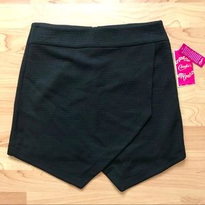 NWT Candie's Kohls Black Envelope Skirt